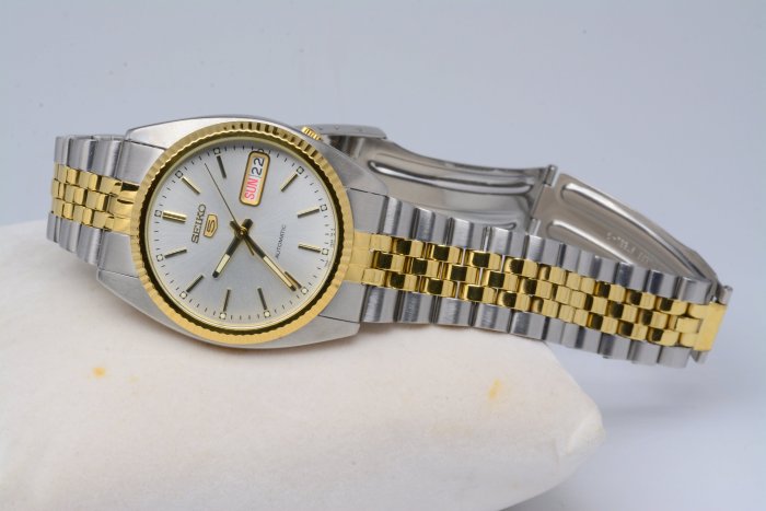 《寶萊精品》SEIKO 精工銀金白蠔式款自動男士錶