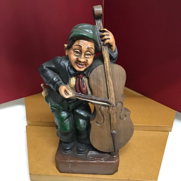 西班牙原裝手工木雕~大提琴演奏家
