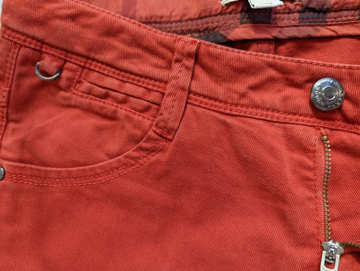BURBERRY 9成新真品磚紅色短褲(10Y / 138cm)--2.5折出清(不議價商品)