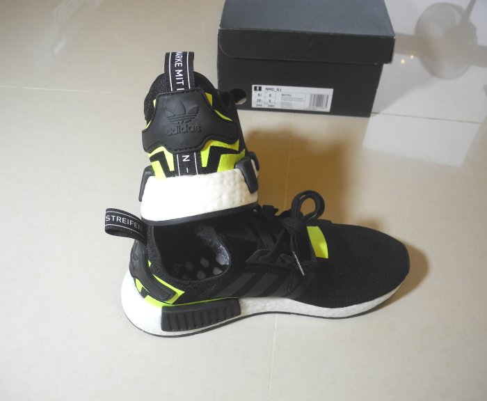 愛迪達Adidas NMD R1 Black黑螢光色塊輕量慢跑鞋/健走鞋 小尺碼us6.5/24.5號 美國帶回全新現貨