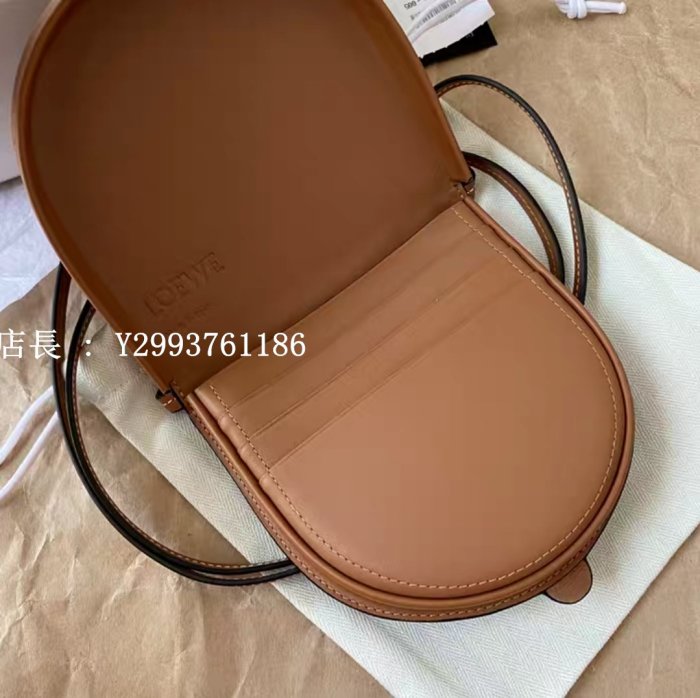 LOEWE Heel Pouch Bag小款焦糖色 皮革 馬鞍包 馬蹄包Tan 10954