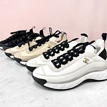 Chanel G25313 CC Sneakers CC 休閒鞋 白 黑 CC  現貨