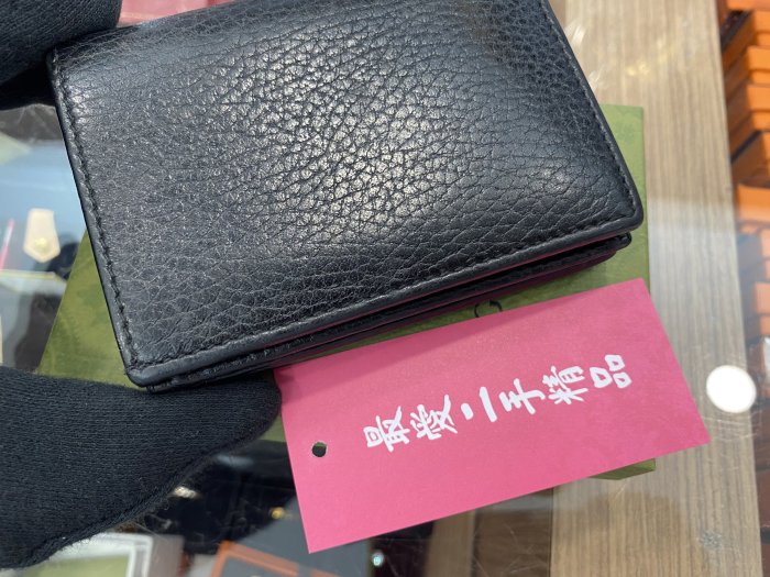 ☆最愛二手精品☆ GUCCI PORTACARTE 黑色牛皮金雙G LOGO 釦子短夾皮夾卡片夾 456126 XG4554