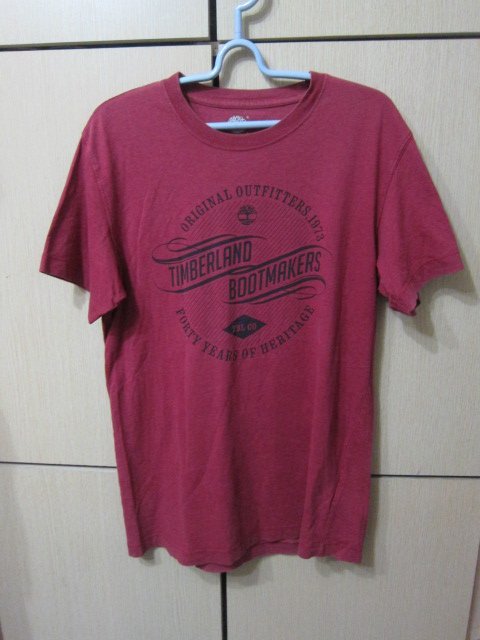 衣市藍~Timberland 短袖T恤 (S~170/88A~暗紅~七成新~) (200424)