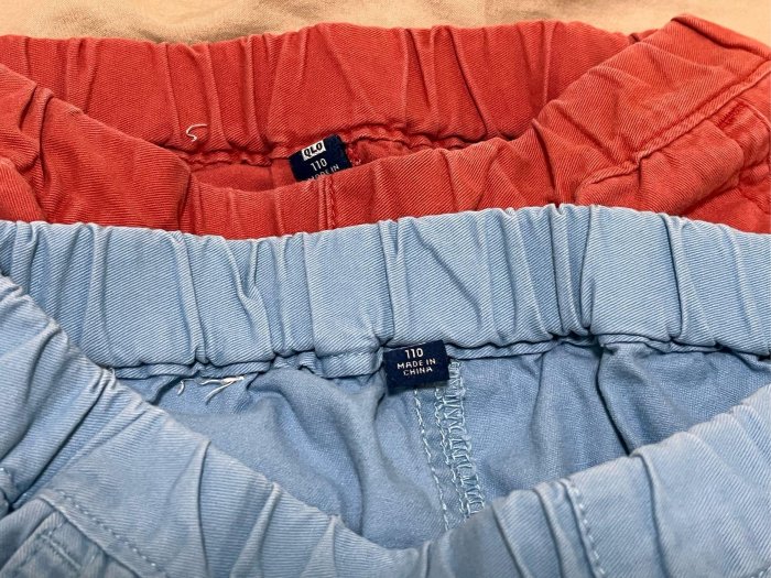 二手Gap童裝-男童短褲（Gap藍色、Uniqlo紅色）110公分（藍色的正面有點點污漬）