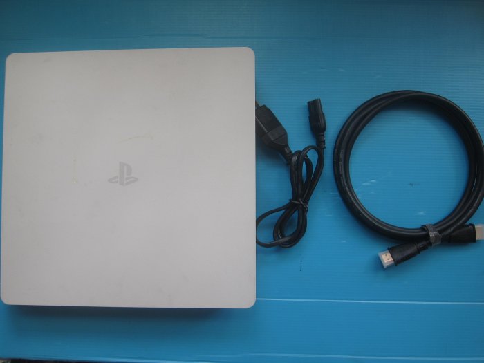 PS4 單主機 附HDMI線 電源線.2118B 型 1TB 功能良好 圖片內容為實物