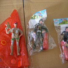 小猴子玩具鋪~~~懷舊童玩~跳傘士兵公仔~售價:10元/個
