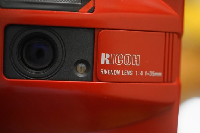 【售】熱血法拉利紅 理光 Ricoh YF-20 附電池不錯用的隨身街拍銘機