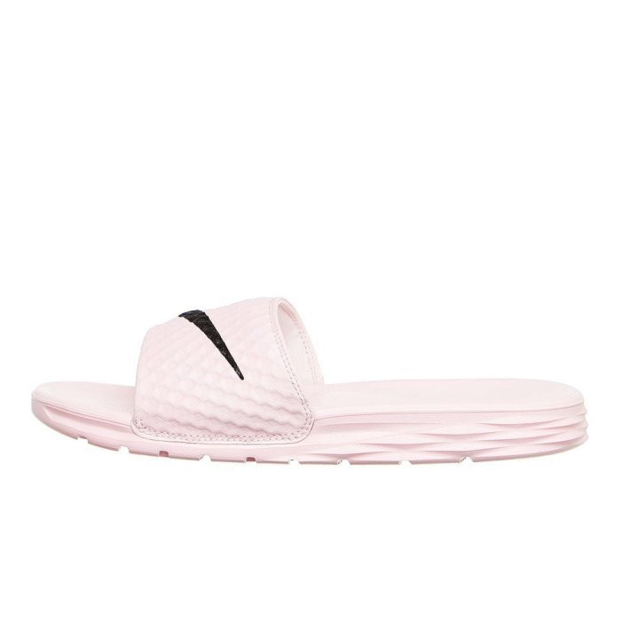 帝安諾 - NIKE BENASSI SOLARSOFT TB 粉紅 淺粉 黑勾 軟底 女鞋 705475-601