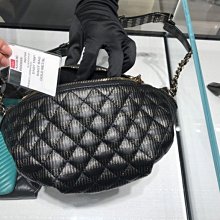 Chanel A57832 Chanel Bi Quilted Waist Bag 小牛皮格紋鍊帶腰包 黑