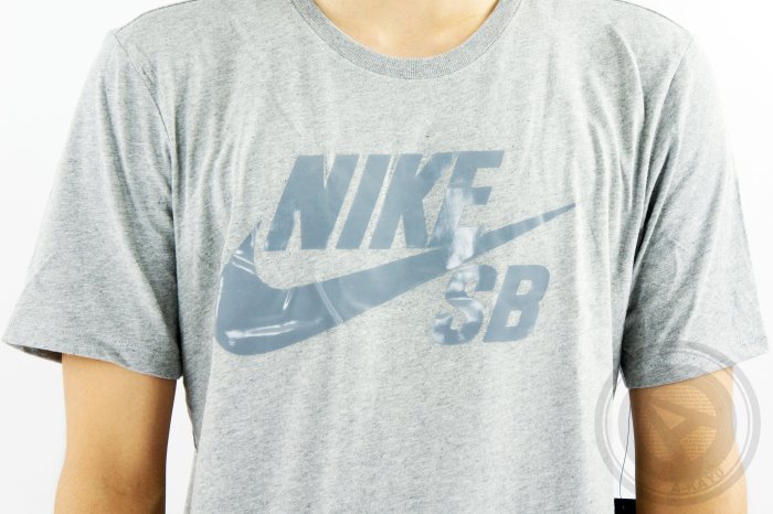 【促銷商品】NIKE SB LOGO TEE 短T 灰【821946-064】