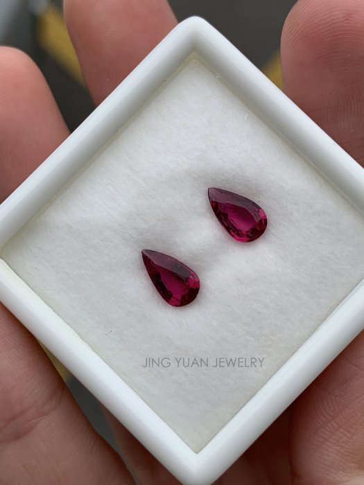 JING YUAN JEWELRY 顏色美美水滴紅碧璽ㄧ組2顆共重1.21ct 顏色漂亮 淨度通透 做垂墜耳環 超美！！！