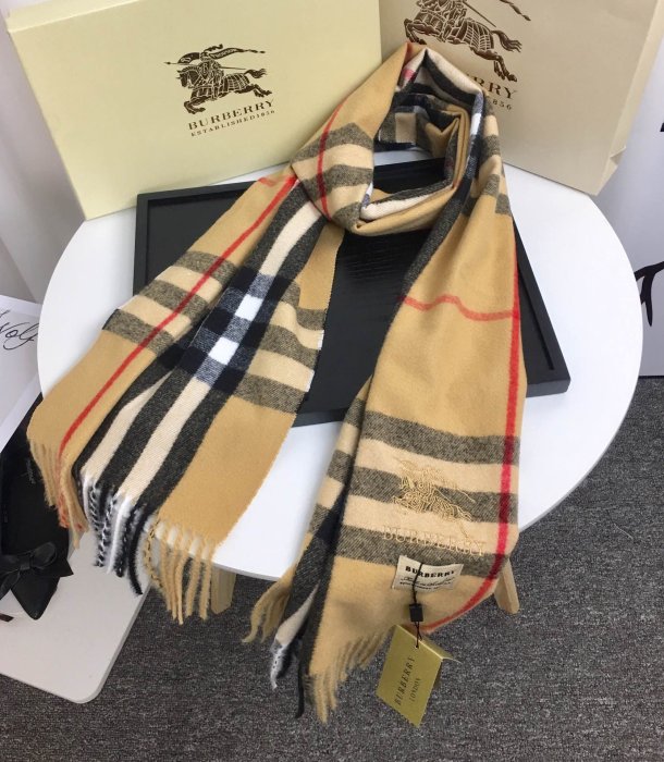 特賣（本週免郵）絕對正品BURBERRY 博柏利 戰馬繡標 羊絨圍巾/ 披肩 精裝禮品 經典格子/ 大格紋/ 多色可選-