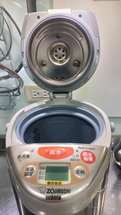 【ZOJIRUSHI 】日本製 象印 4公升 SUPER VE 超級真空保溫熱水瓶 CV-DSF40 MADE IN JAPAN 功能正常的喔 !
