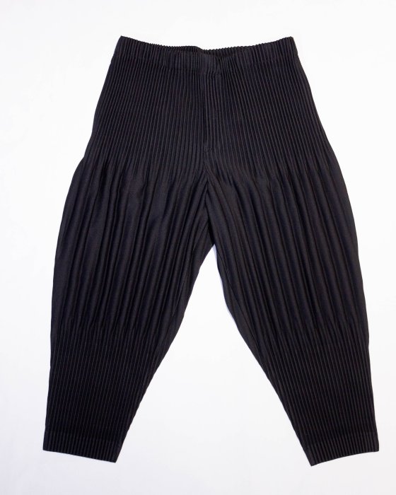 ISSEY MIYAKE HOMME PLISSE Basic Short Pants 九分百摺褲. | Yahoo