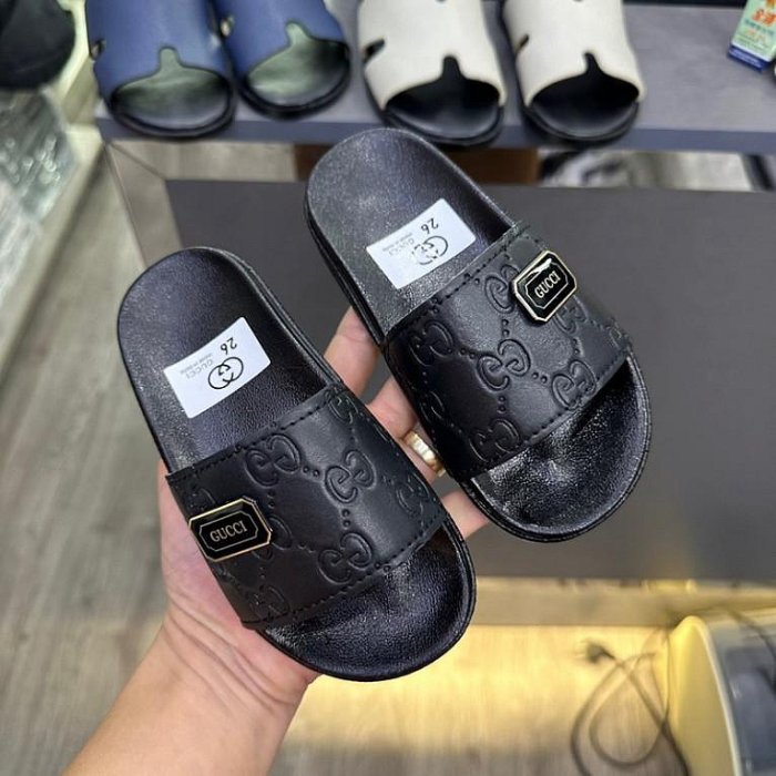 Gucci 拖鞋,帶有奢華方形標籤,男孩風格新款,尺碼 26-35满599免運