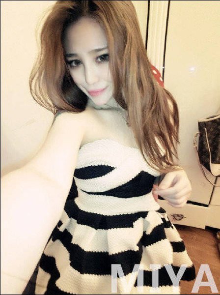 【 Angela ViVi 】韓版 時尚黑白相間繃帶高彈性顯瘦合身平口爆乳傘狀洋裝 黑白條紋色