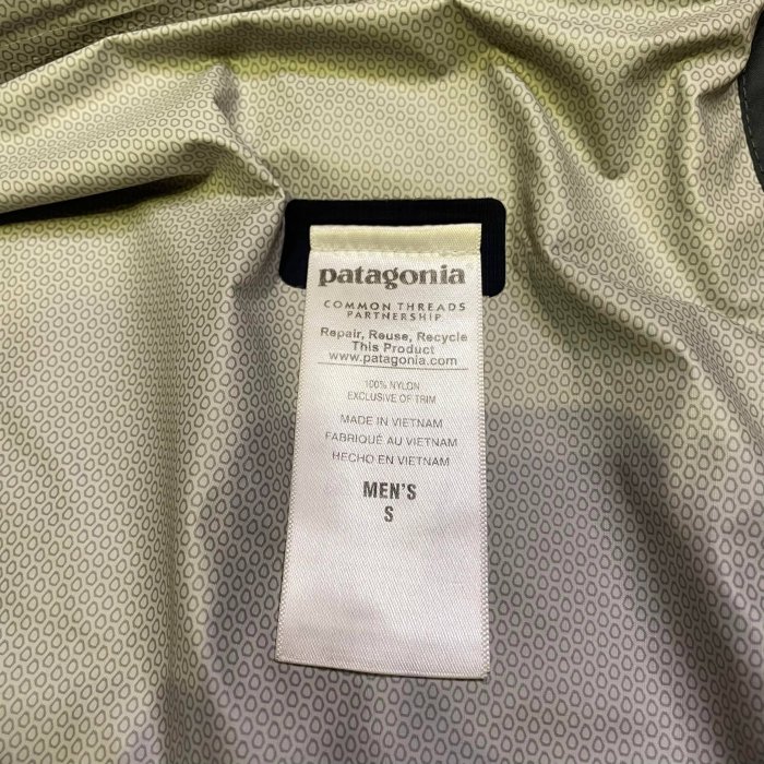 Patagonia Torrentshell 3L 男女深藍運動登山戶外風衣外套衝鋒衣機能外套 防風防水 百搭基本款 S