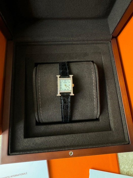Hermes 全新品 愛馬仕 全配 女款手錶 經典H 黑玫瑰金 鱷魚錶帶 特殊皮革腕錶  鑽石H框設計，絕美收藏 尺寸17*17 優雅小巧 賠錢出售