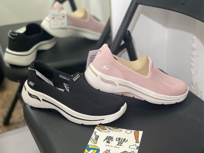 Skechers健走鞋 Go Walk Arch Fit 女 粉 黑 休閒鞋 懶人鞋 鬆緊帶124483MVE