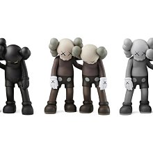 【日貨代購CITY】KAWS ALONG THE WAY 公仔 搭肩 三色 現貨