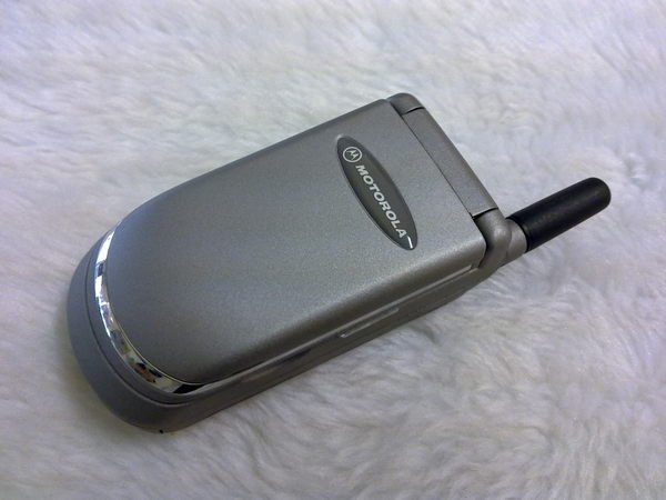 皇家昌庫』 MOTOROLA V3688 V8088 全世界最輕經典VibraCallTM 盒裝3400