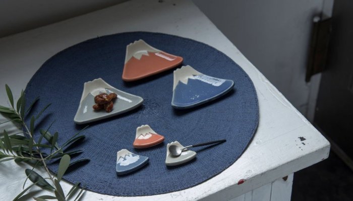 發現花園 日本選物～日本製 俊峰陶苑 美濃燒 藍色富士山 小皿 小碟 點心盤 三角皿