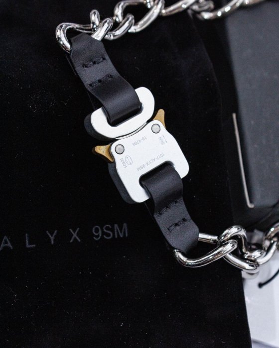 ALYX CHAIN NECKLACE W/ LEATHER DETAILS-