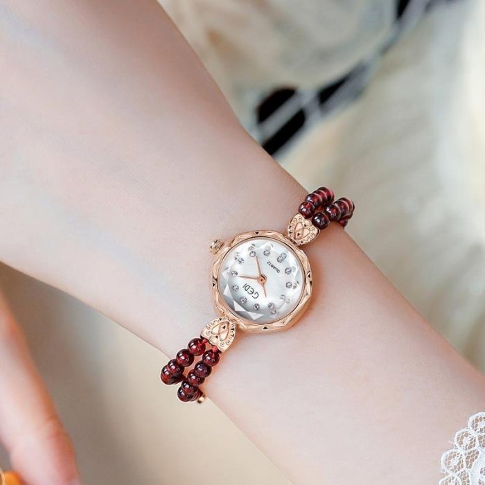 手錶OEM 新款輕奢珍珠帶手表女士小眾創意高級感防水石英手表