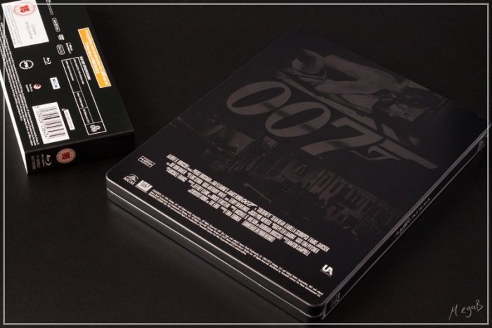 【BD藍光】007系列 黃金眼：BD+DVD雙碟限定鐵盒版GoldenEye(英文字幕) 皮爾斯布洛斯南