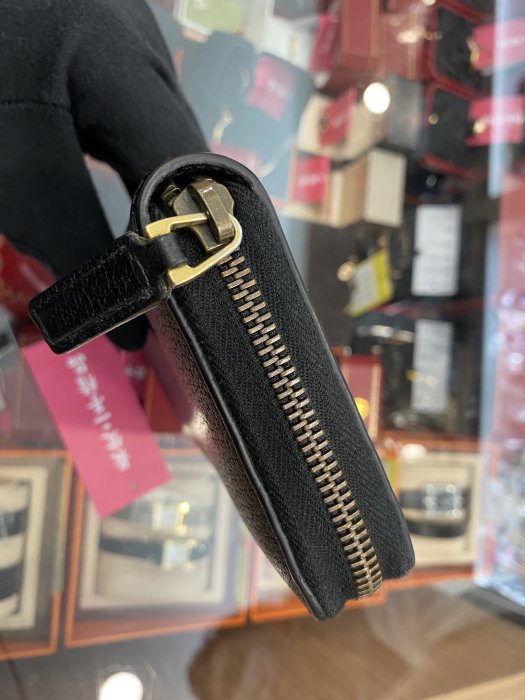 ☆最愛二手精品☆ GUCCI 黑色牛皮金GG LOGOㄇ字拉鍊長夾皮夾 428736 C2263