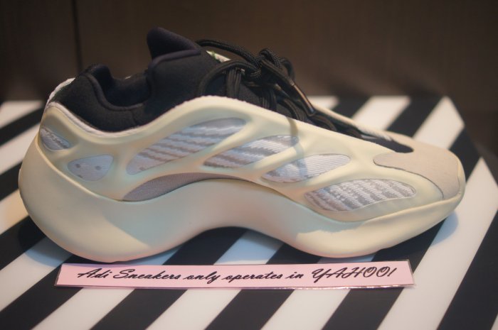 adidas Yeezy Boost 700 V3 Azael FW4980 代購附驗鞋