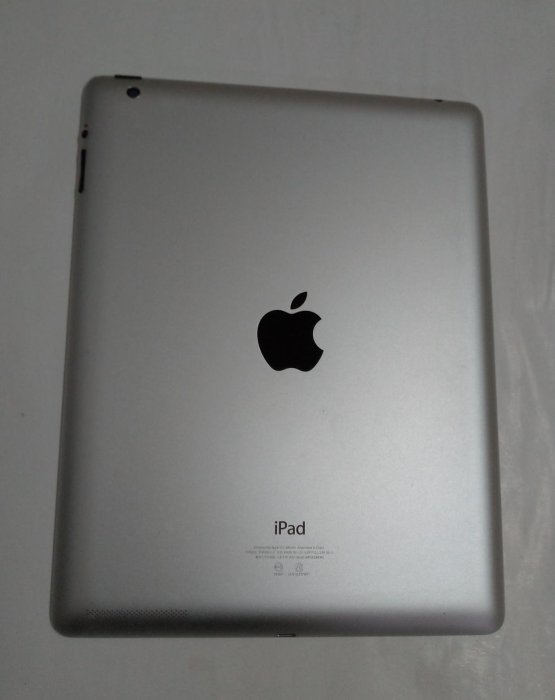 Apple iPad 3 
二手 外觀九成新
9.7吋銀色 32GB 
WiFi上網 平板電腦

使用功能正常
已過原廠保固期