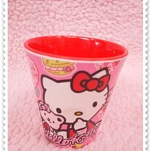 ♥小花花日本精品♥ HelloKitty ♥側坐無辜小熊滿滿夢幻圖款水杯/美耐皿杯270ml