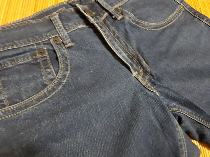 (抓抓二手服飾)  LEVIS  511  牛仔長褲  近全新  W32  *