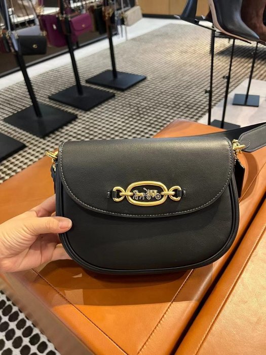 ╭☆包媽子店☆Coach Harley Shoulder Bag 經典馬鞍包 2023新款