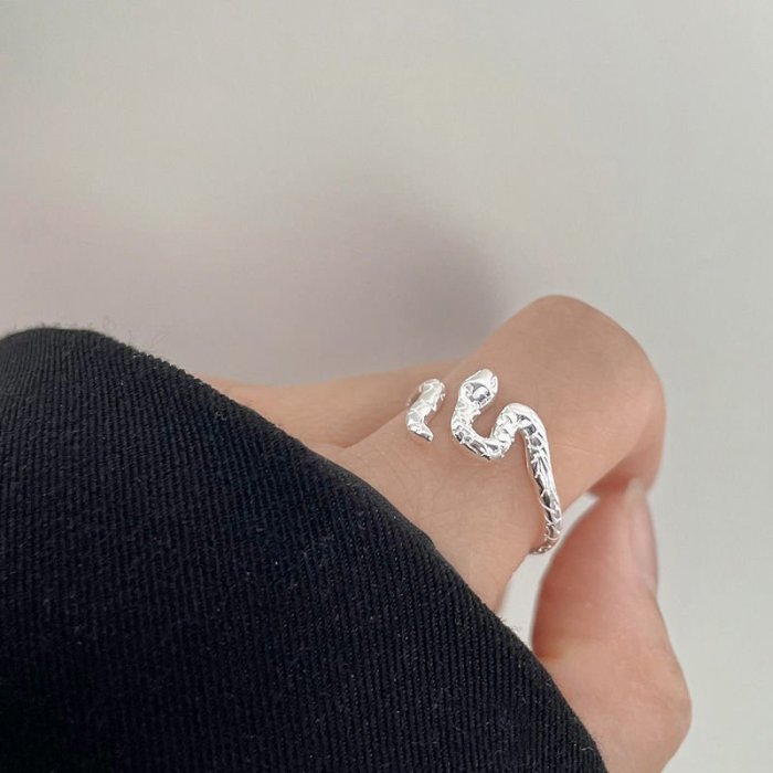 現貨熱銷-蛇形純銀指環女ins設計小眾時尚個性輕奢回流氚氣簡約夸張銀戒指~特價