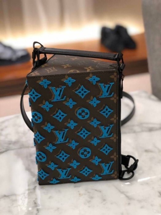 Louis Vuitton M45070 Triangle Messenger 三角型郵差包 黑老花