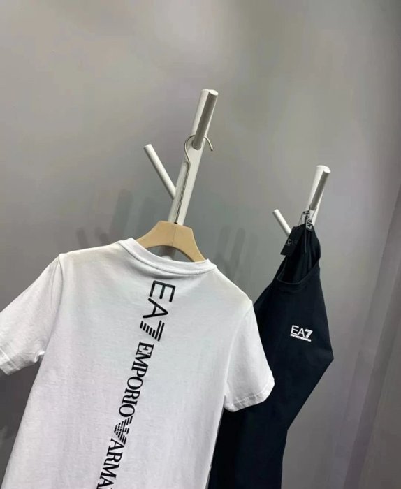 EA7  Emporio Armani 春夏款 男休閒純棉短袖t  兩件盒裝1黑1白