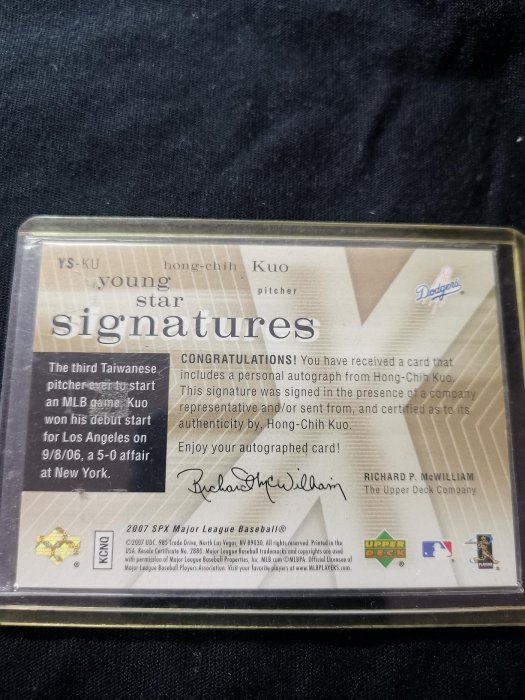 郭泓志親筆簽名卡。