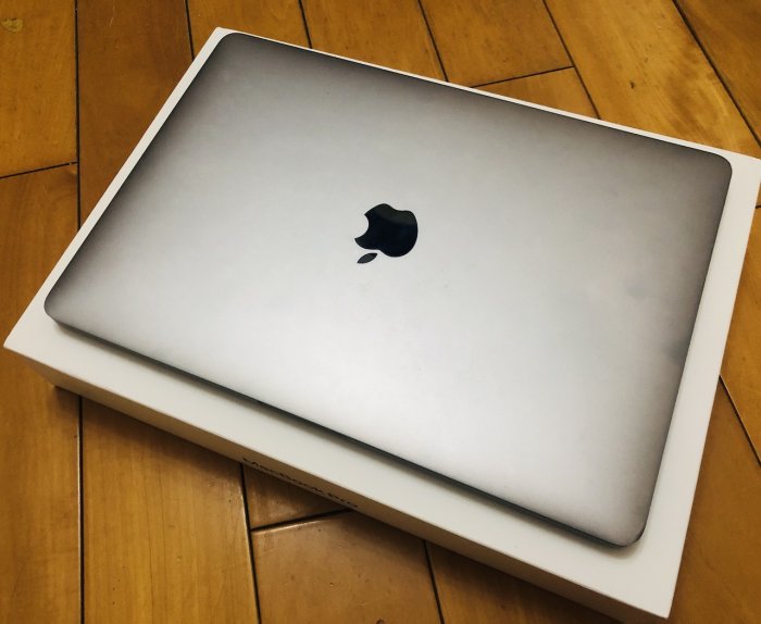 台中 2020年 MacBook Pro 13吋 I7 (2.3) 16G 512G 銀色 蘋果電腦 173次