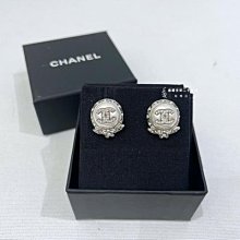 遠麗精品(板橋店) S2597 Chanel 銀色雙C珍珠水鑽圓形耳環 AB7262