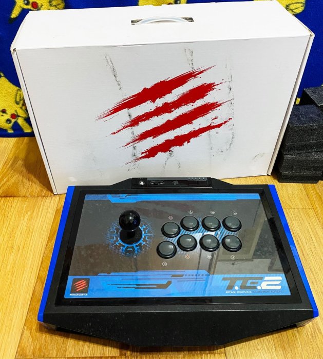 瘋貓 Mad Catz Arcade FightStick Tournament Edition 2 大型搖桿 TE2，可支援PS3/PS4平台