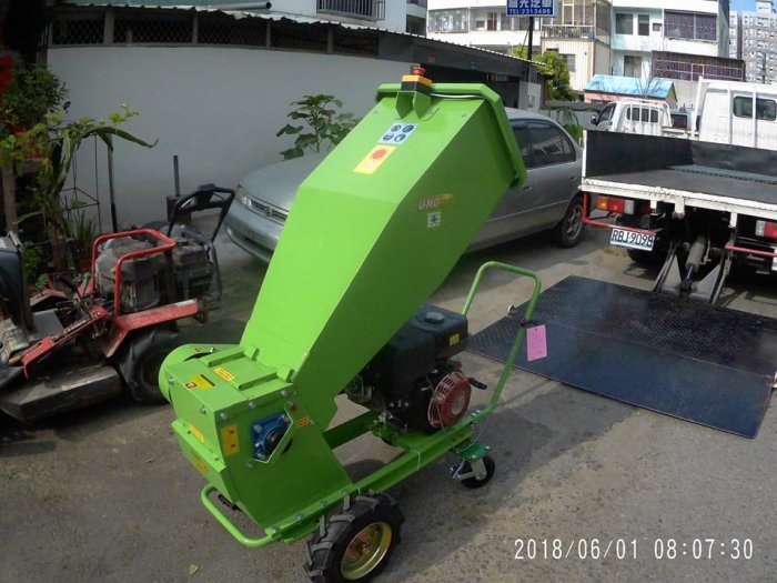 UMO出租**樹枝粉碎機/樹枝碎枝機出租(13馬力引擎出租)輕鬆操作/可粉碎100mm*(公司實機展示)台南