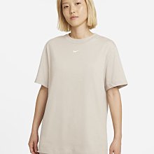 南◇2021 9月 NIKE Sportswear Essential 短袖 DH4256-236 奶茶色 寬鬆短TEE