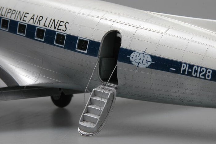 Trumpeter 小號手 1/48 美國 C-48C 空中列車式 民航機 運輸機 客機 組裝模型 02829
