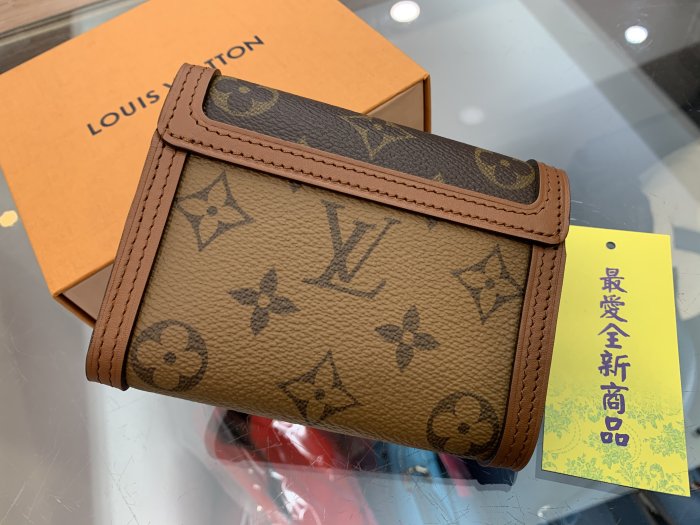 ☆最愛二手精品☆ LOUIS VUITTON LV 全新達芙妮雙色金釦三折釦子短夾皮夾 M68725 DAUPHINE