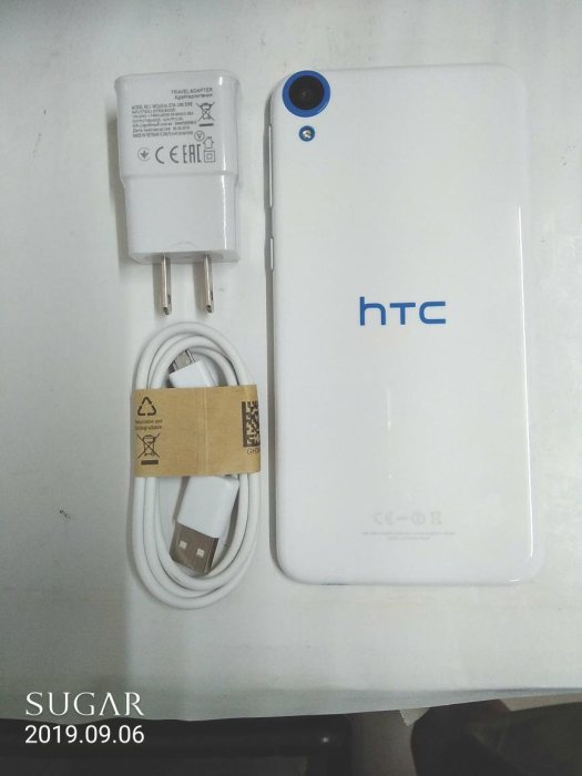 HTC Desire 820 
D820g 5.5吋 光學防手震 八核心智慧型手機 
二手 外觀9成5新 白色手機 使用功能正常 手機整體無傷
剛換原廠新電池