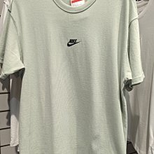 南◇2022 5月 NIKE 短T 運動 休閒 男款 小LOGO 淺綠 DO7393-017 白 DO7393-100