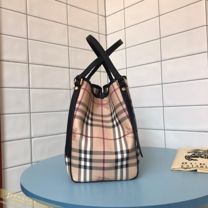 雅格精品代購 BURBERRY 巴寶莉 低調奢華戰馬格紋(1)變形購物手提包 美國outlet代購